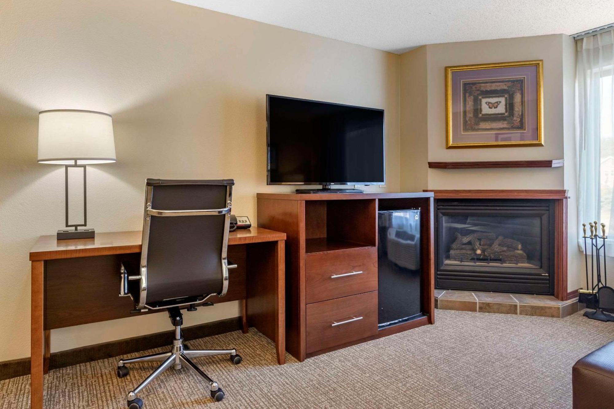 Comfort Suites Grandville - Grand Rapids Sw Exterior photo